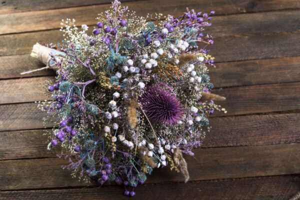 Small Dried Lavender Bouquet with Larkspur or Billy Balls – Mossy